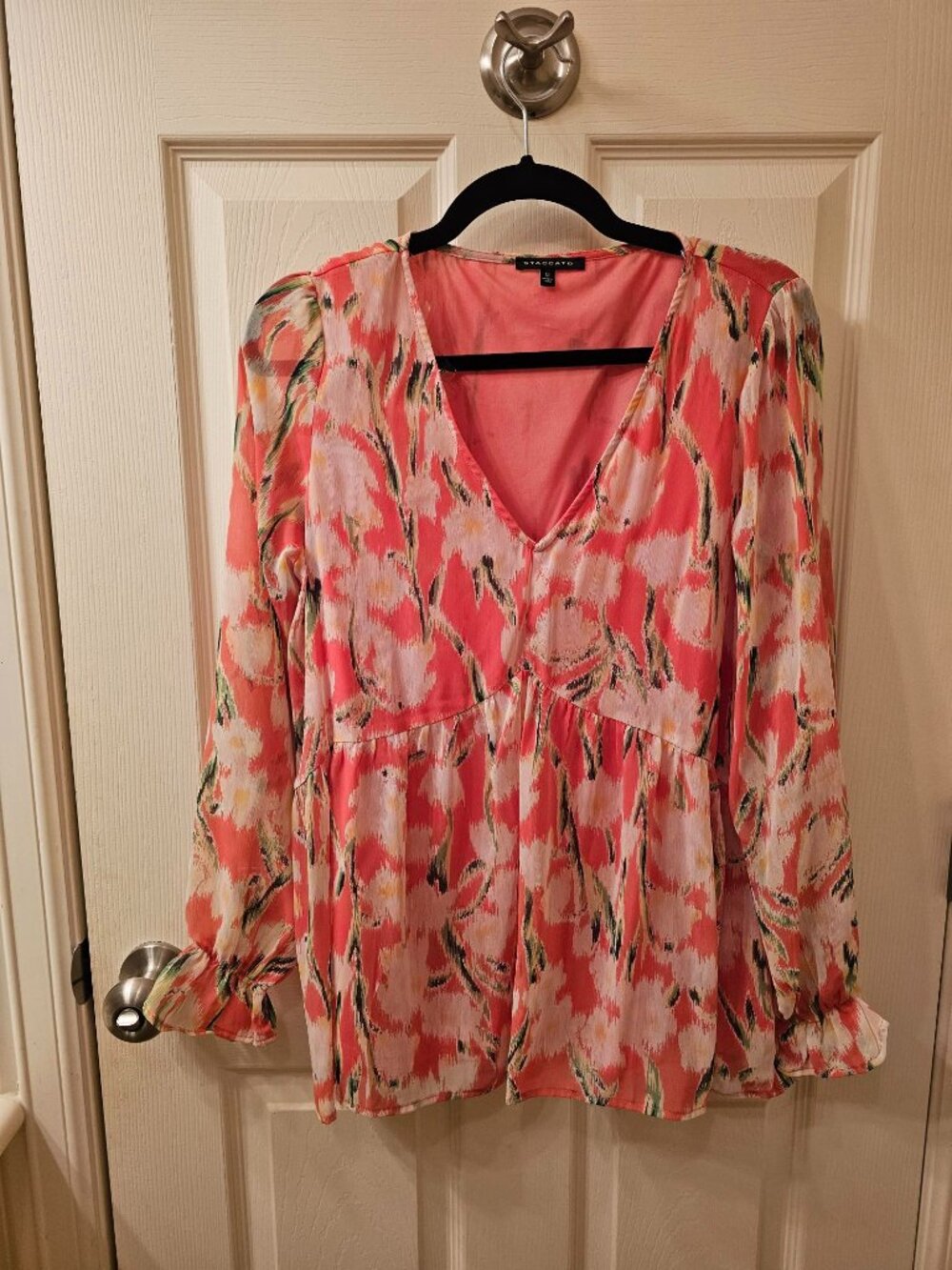 NWOT Staccato Medium Coral Pink Blouse w / Elastic on Cuffs